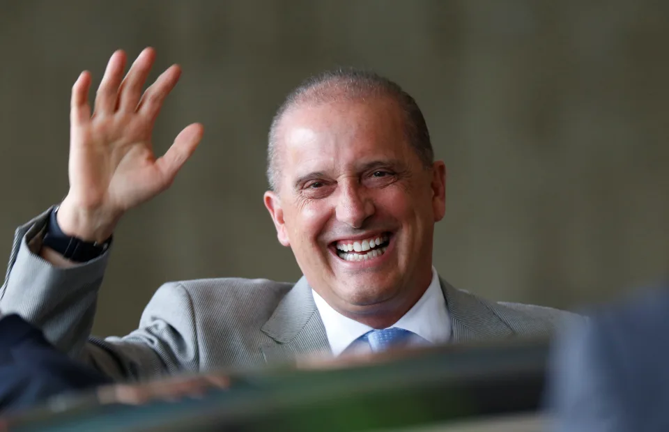 Ex-ministro de Bolsonaro, Onyx Lorenzoni se aposenta pela Câmara com salário de R$ 19 mil