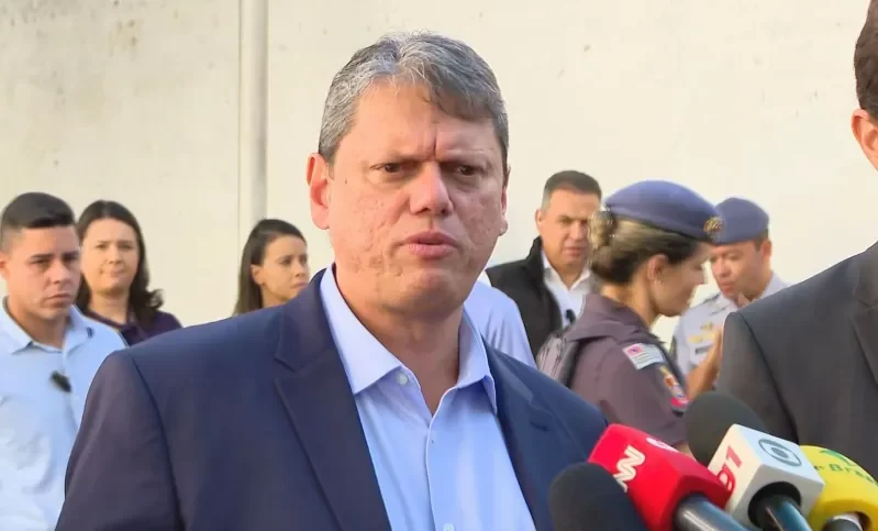 Tarcísio anuncia psicólogos e empresas de segurança privada nas escolas de São Paulo