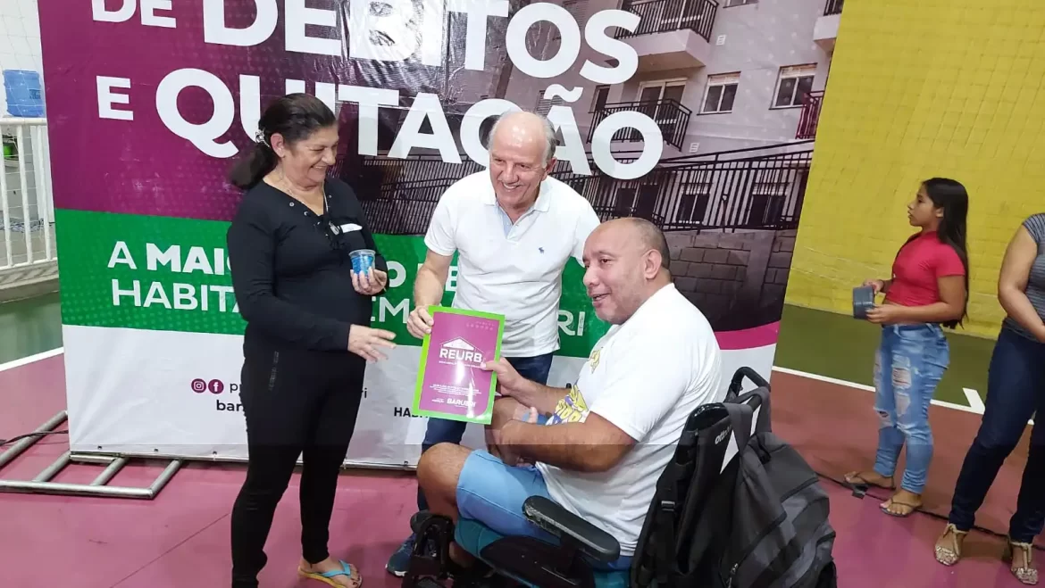 Beto Piteri participa de mais uma etapa de entrega dos títulos de extinção a moradores dos Altos