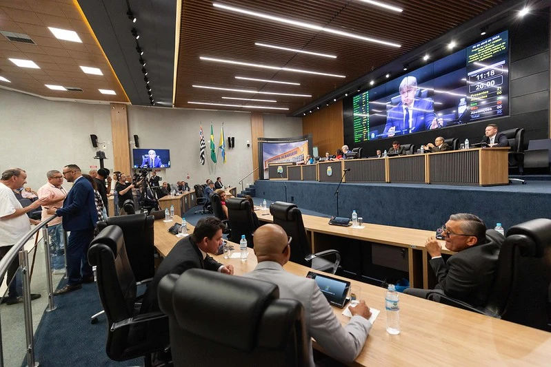 Câmara de Barueri: 15 vereadores mudaram de partido durante a ‘janela partidária’