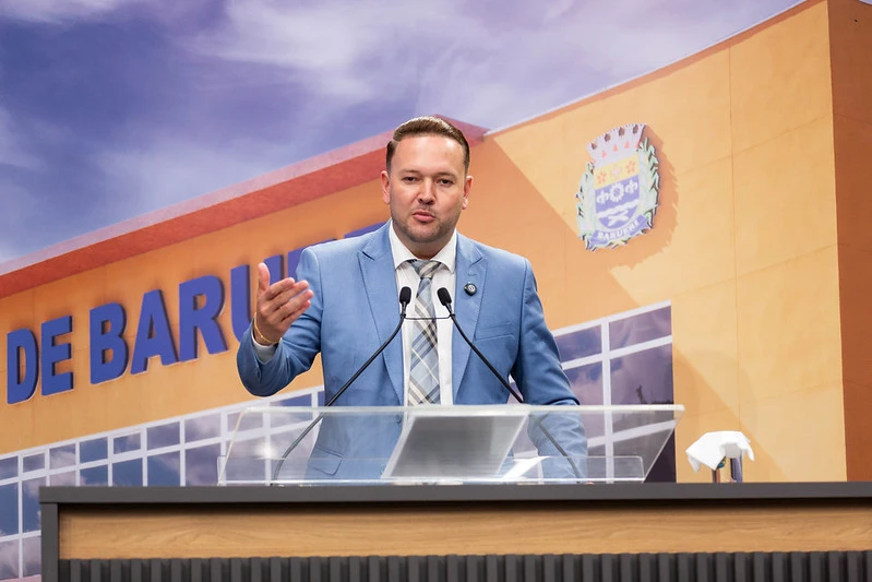 Vereador Leandrinho propõe construção de passarela em frente ao Parque Shopping Barueri
