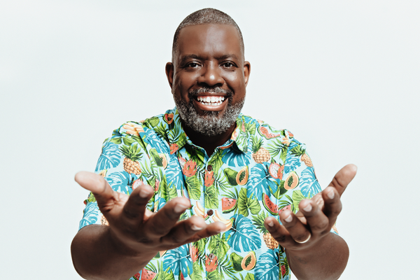 Barueri celebra 76 anos com festa e show de Péricles