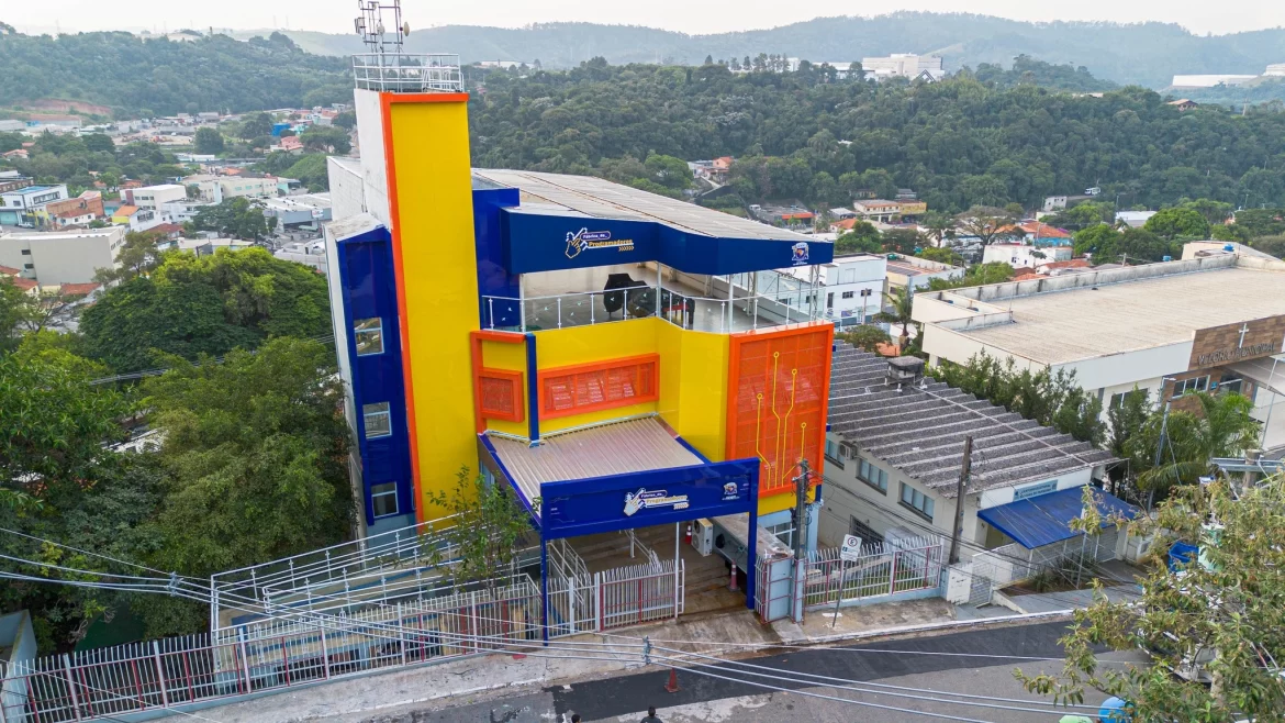 Prefeito Elvis Cezar inaugura Fábrica de Programadores em Santana de Parnaíba