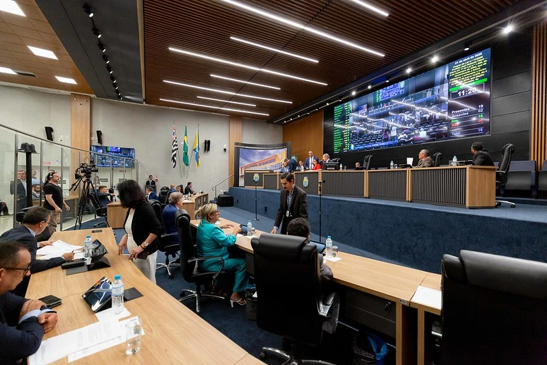 Câmara aprova lei que permite empresas darem nome a locais públicos em Barueri