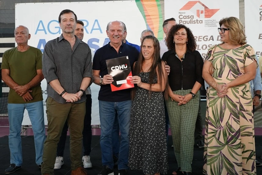 Mais de mil famílias recebem matrícula de imóveis em Conjunto Habitacional de Barueri