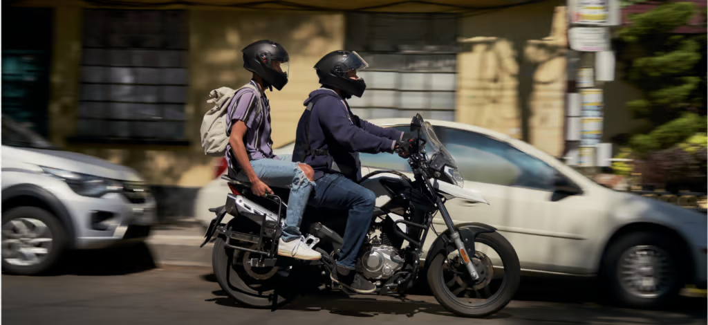 Uber passa a monitorar motos em tempo real e pode banir condutores no Brasil