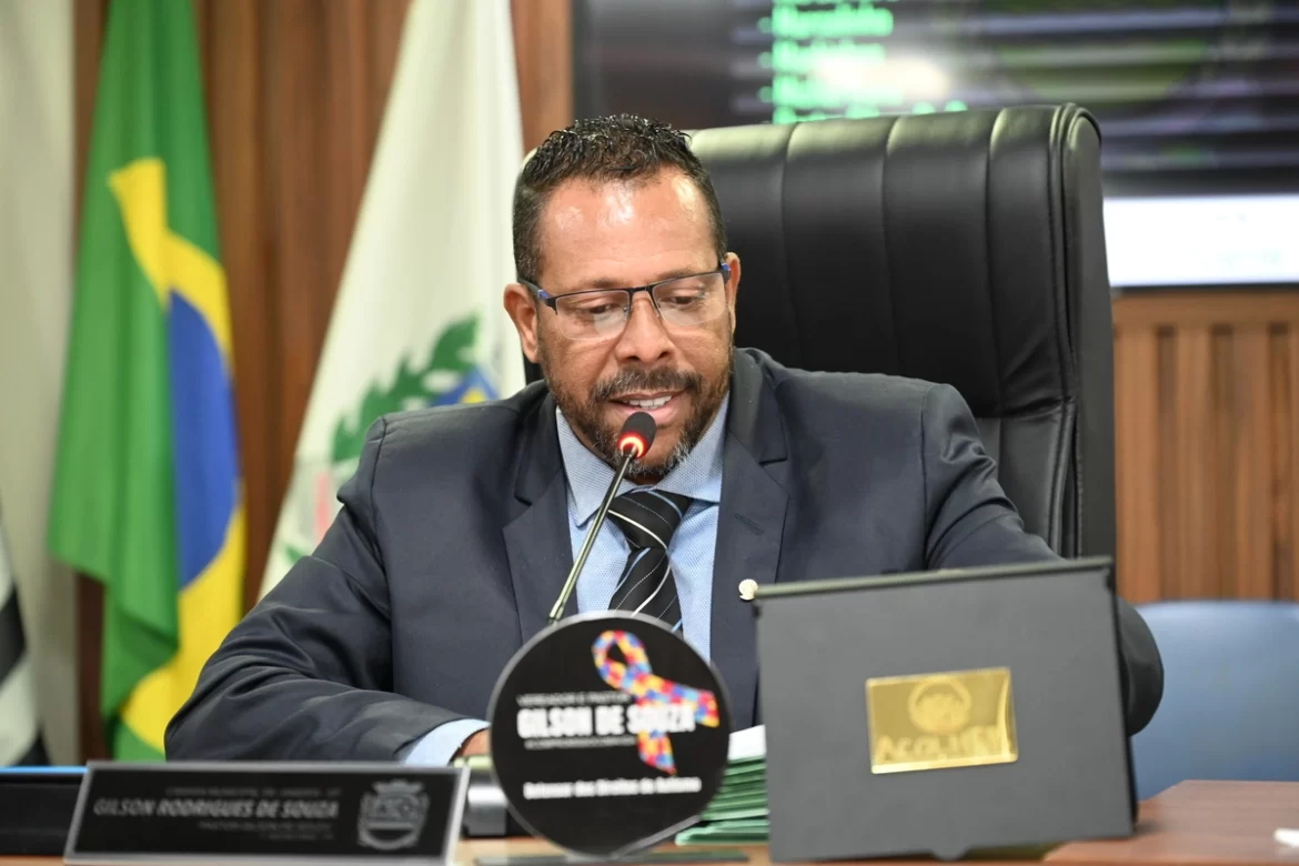 Câmara de Jandira aprova projeto que autoriza acompanhante pessoal para alunos com TEA na rede municipal