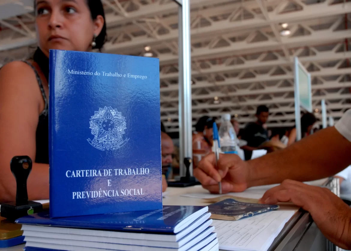 Emprega Cajamar abre 56 vagas com salários de até R$ 2,5 mil