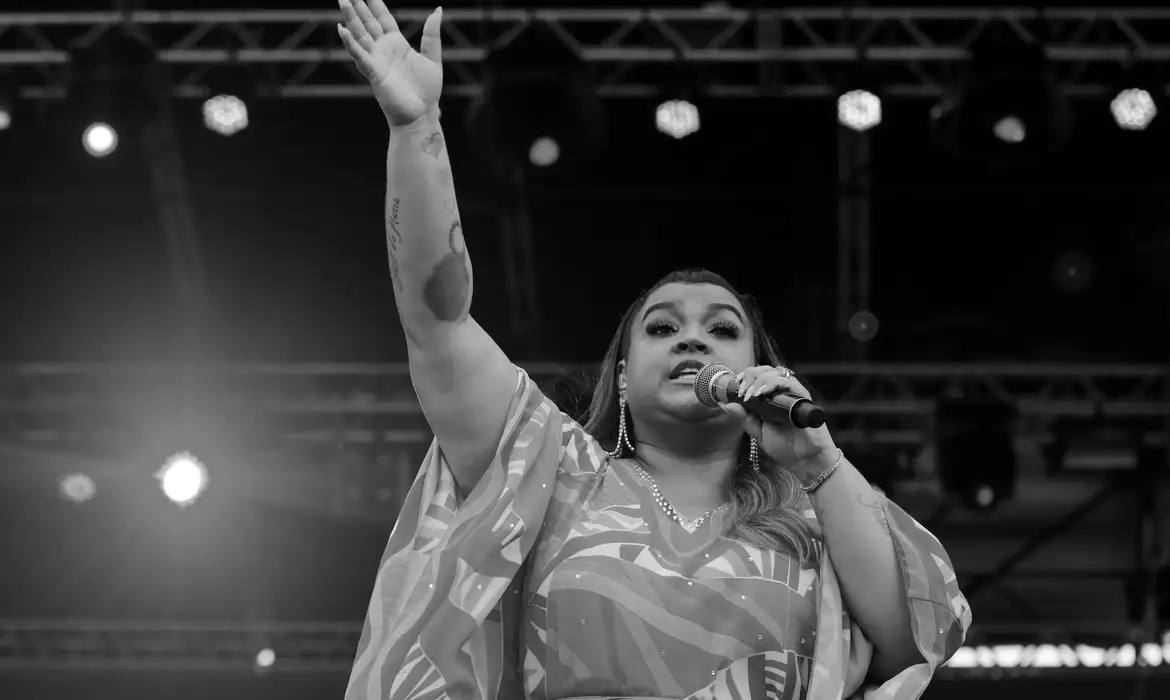 Morte de Preta Gil evidencia risco do câncer de intestino, o terceiro mais frequente no Brasil