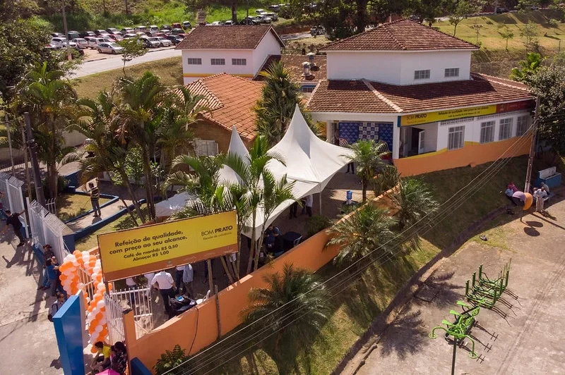 Bom Prato de Jandira oferece caldos no jantar durante o inverno para população vulnerável