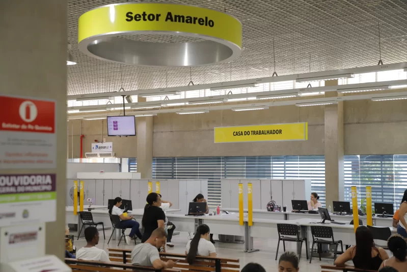 Barueri oferece 43 vagas de emprego com salários de até R$ 3,7 mil