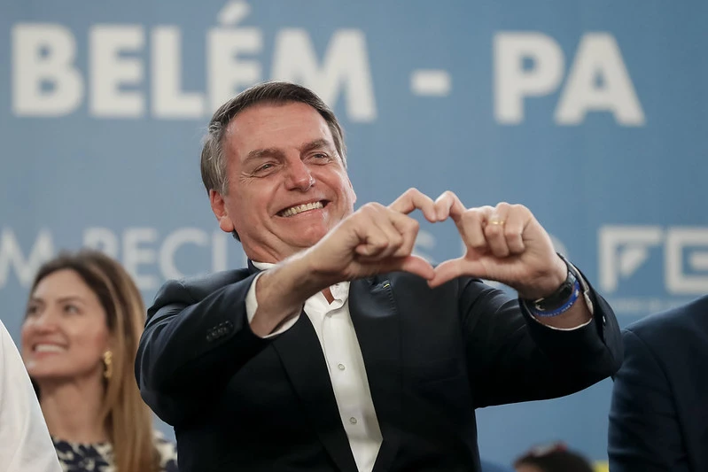 Pesquisa Quaest: 55% dos brasileiros apoiam prisão domiciliar de Bolsonaro