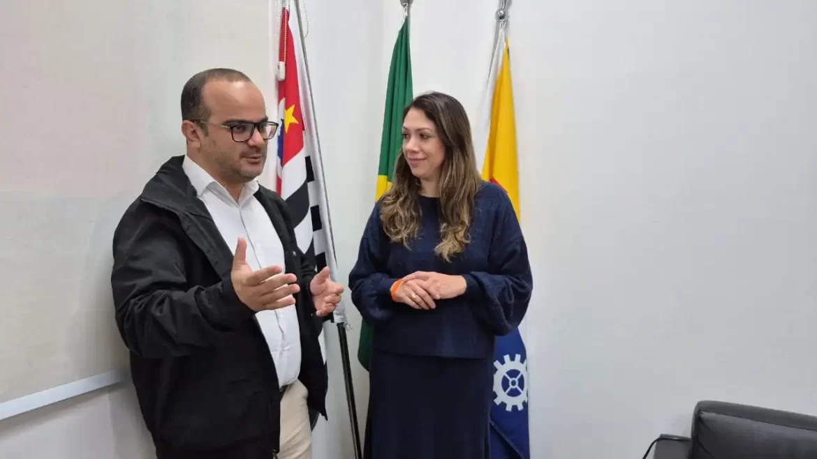 Vereador Levi Gobert recebe vereadora de Curitiba para troca de experiências na Câmara de Barueri