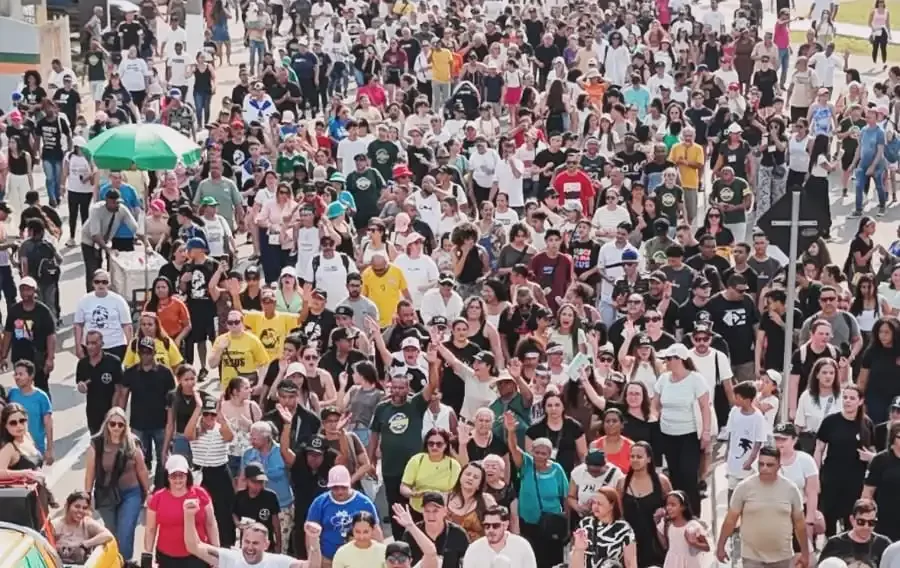 Marcha para Jesus reúne multidão em Barueri e encerra a Semana Cristã com shows e celebração