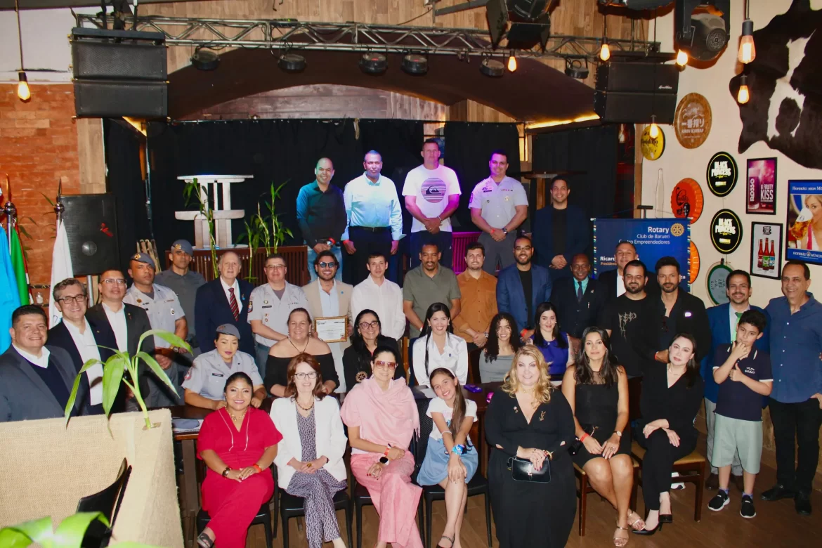 Rotary Club de Barueri homenageia Polícia Militar por serviços prestados à comunidade
