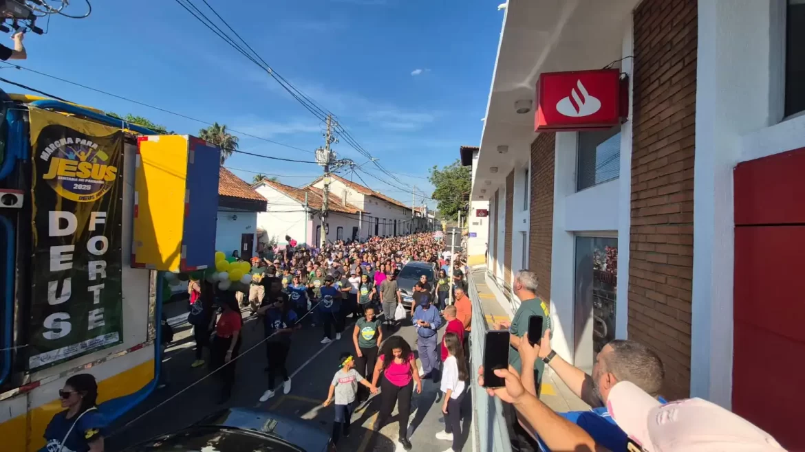 Marcha para Jesus reúne milhares de fiéis em Santana de Parnaíba