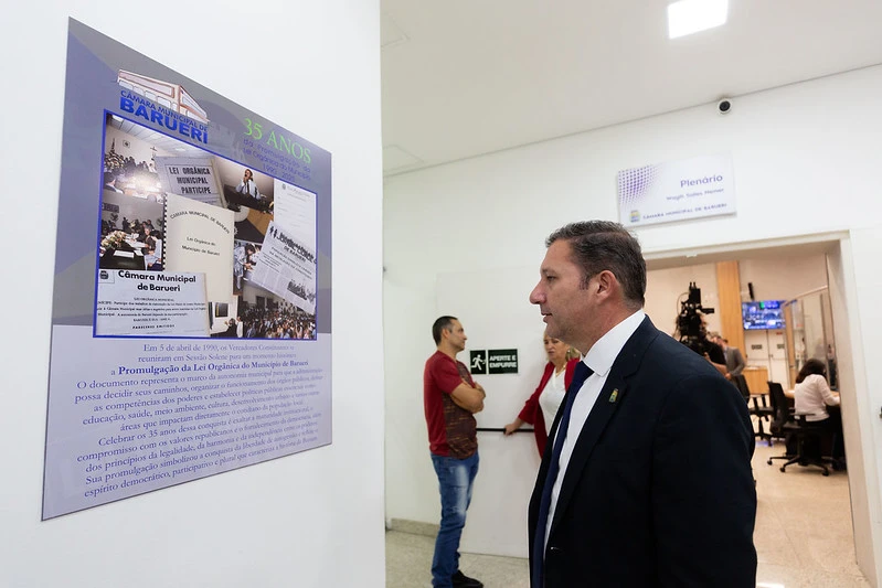 Câmara de Barueri celebra 35 anos da Lei Orgânica com exposição histórica