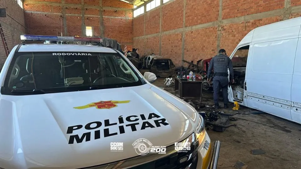 Polícia localiza desmanche com nove veículos roubados em Santana de Parnaíba