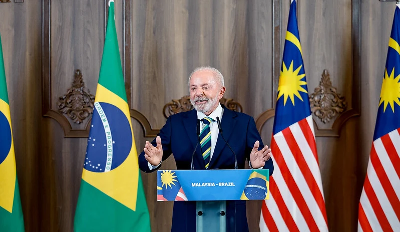 “Ele tem o meu telefone e eu tenho o dele”, diz Lula sobre Trump após encontro na Malásia