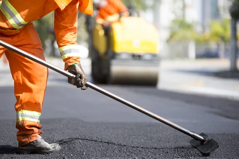 Prefeitura de Barueri ultrapassa 30 km de vias revitalizadas com o Programa de Recapeamento Asfáltico 2025