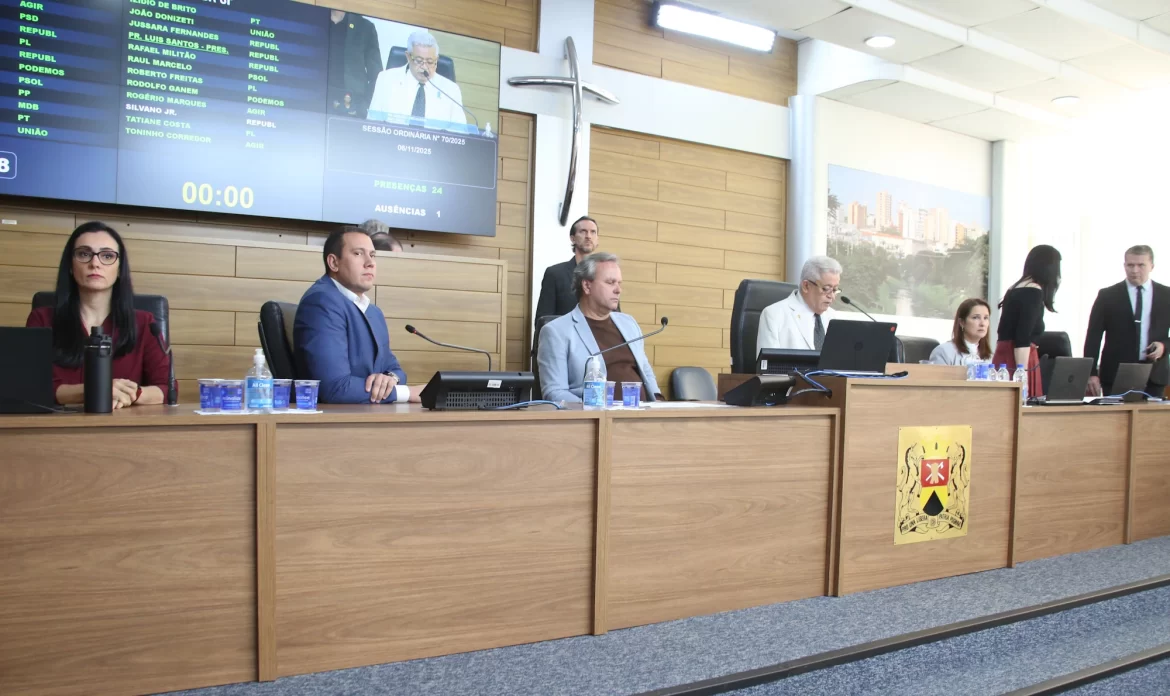 Câmara de Sorocaba confirma afastamento do prefeito Rodrigo Manga a pedido da PF