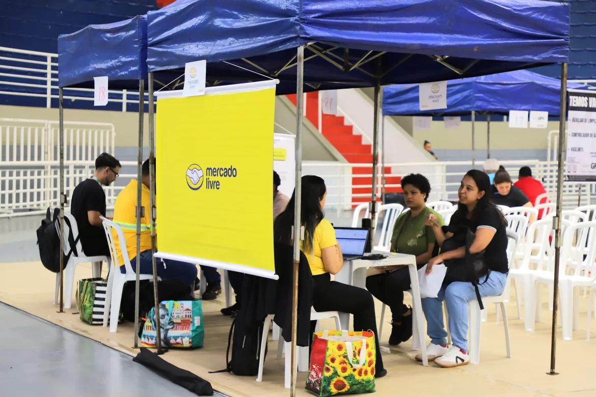 Barueri realiza Feirão de Empregos com mais de 600 vagas e salários de até R$ 2,5 mil na terça-feira (11)