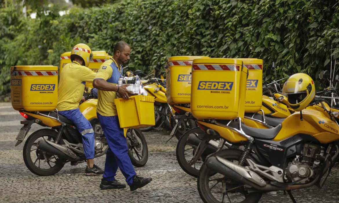 Correios aprovam demissão voluntária e fechamento de agências