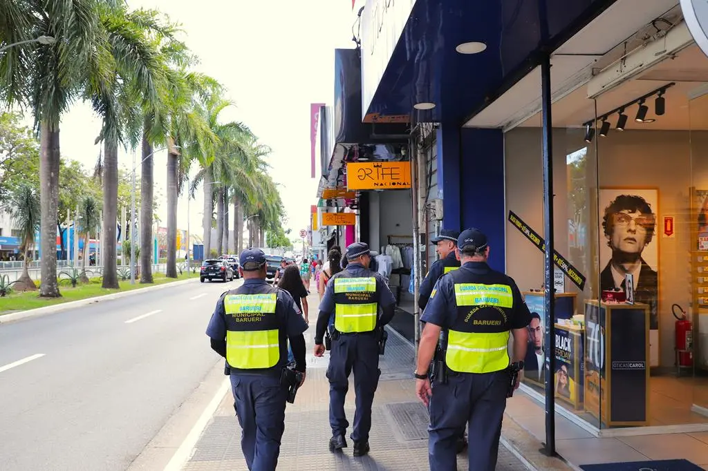 Barueri inicia Operação Natal Seguro com reforço no patrulhamento e uso de tecnologia