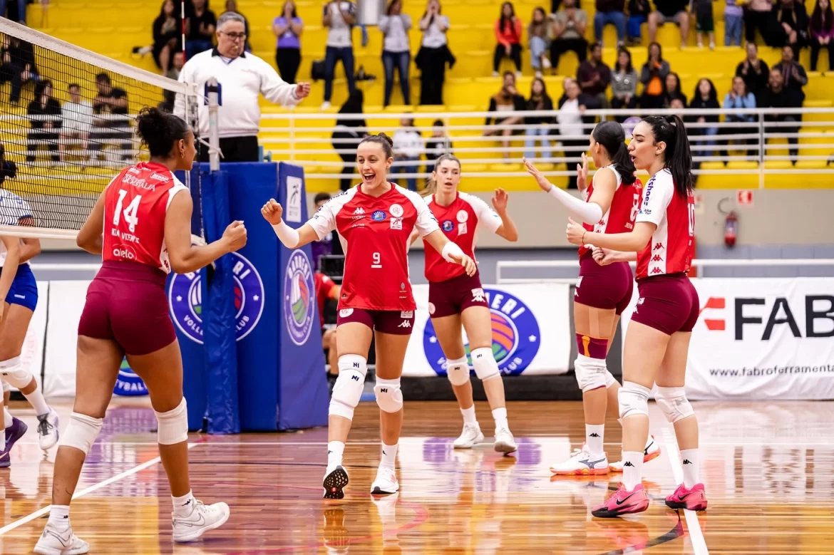 Osasco e Barueri duelam nesta segunda pela 6ª rodada da Superliga Feminina de Vôlei