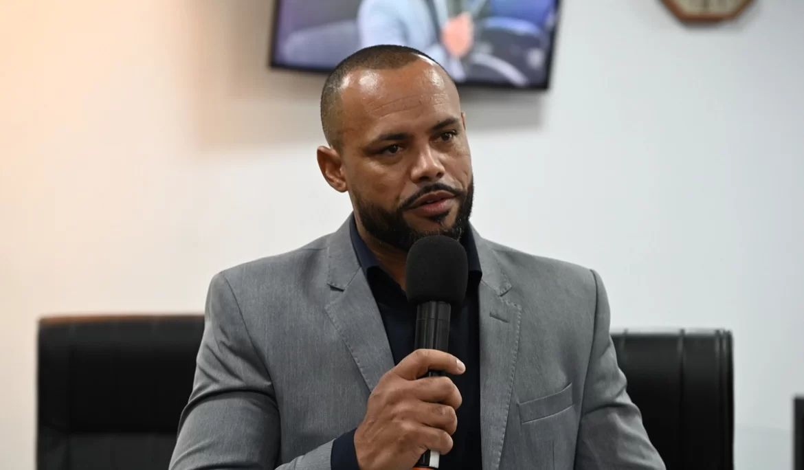 Vereador cobra ações urgentes da Prefeitura de Jandira para ordenar uso de bicicletas elétricas e ciclomotores