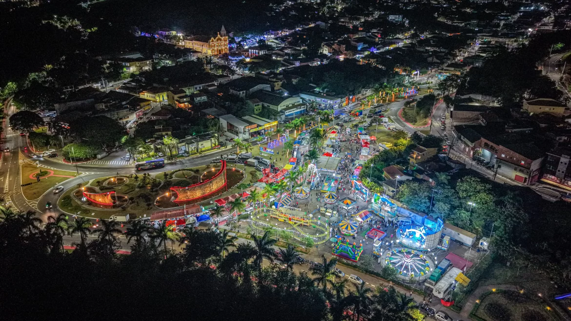 Santana de Parnaíba terá desfile inédito no Natal de Luz com carros alegóricos e atrações nas ruas