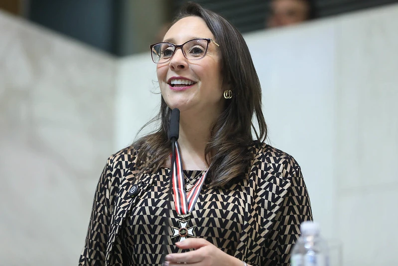 Renata Abreu é homenageada na Alesp por projetos de impacto social