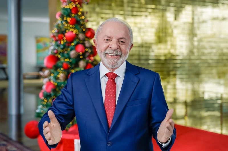 Lula defende fim da escala 6×1 em discurso de Natal e antecipa pautas da eleição de 2026