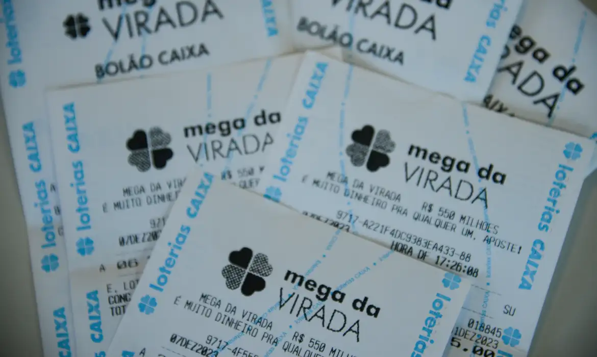 Com prêmio estimado em R$ 1 bilhão; Mega da Virada entra na reta final para apostas físicas e online