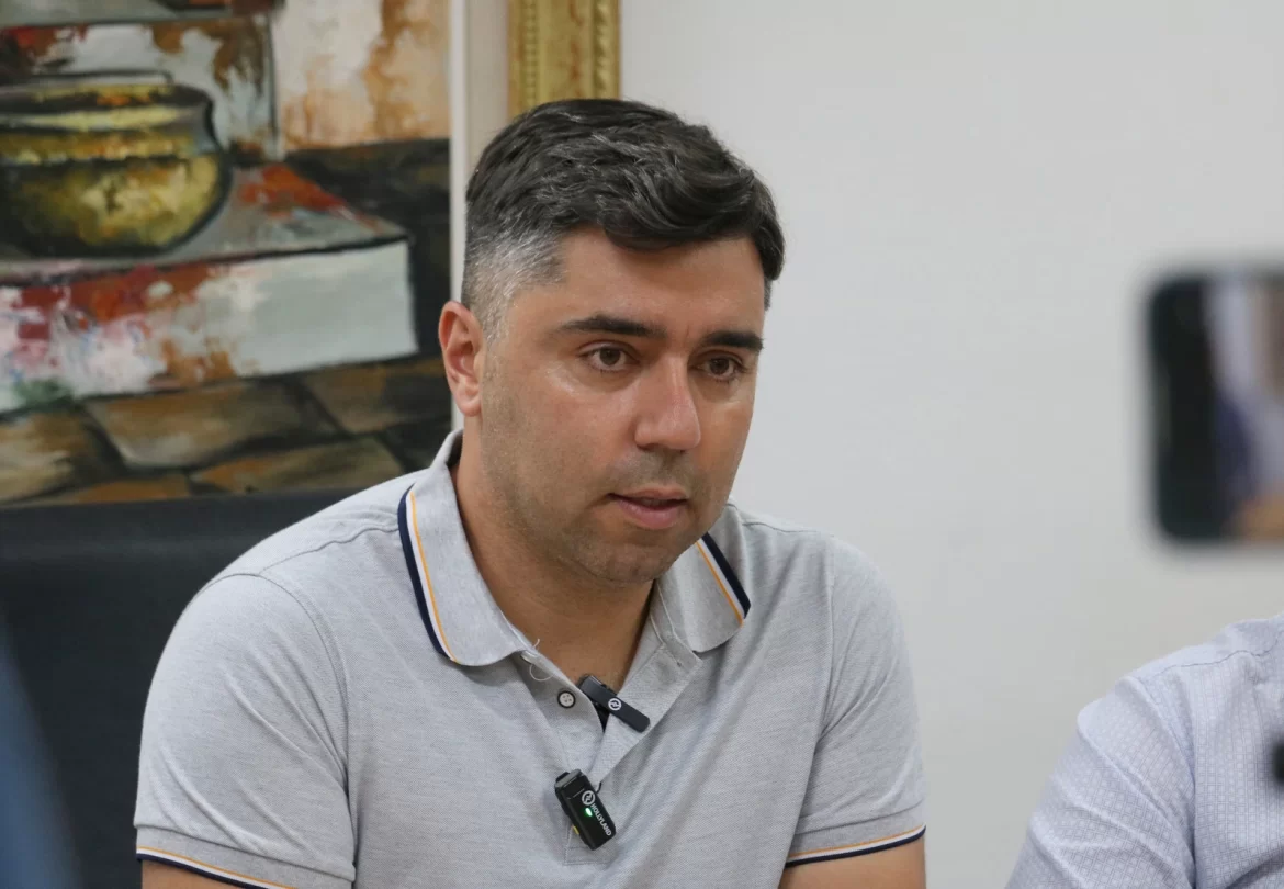 Prefeito sanciona aumento de 70% para secretários em votação relâmpago em Itapecerica da Serra