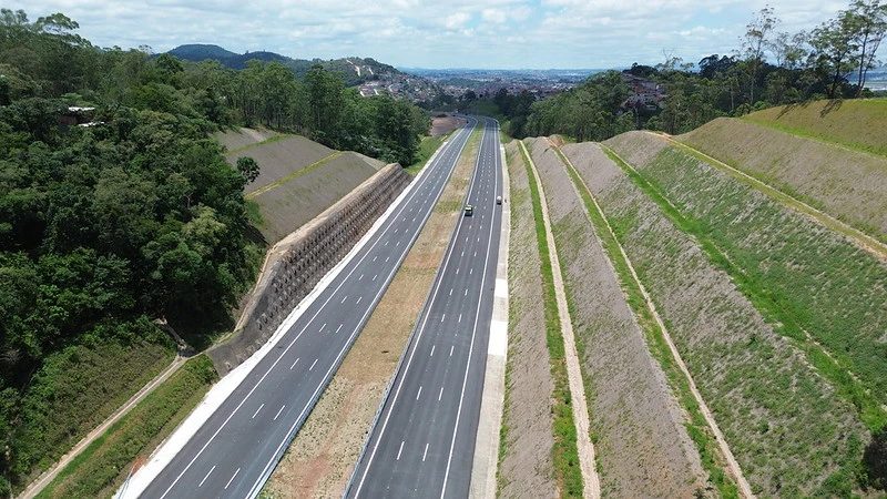 Rodoanel Norte começa a operar e promete tirar 10 mil caminhões das marginais de SP