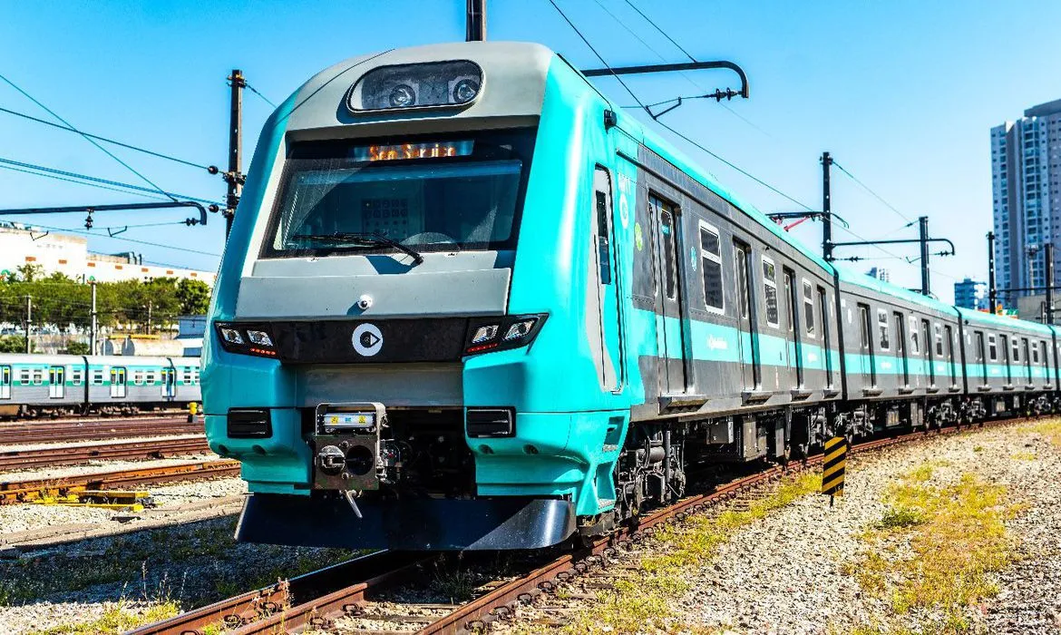 Passagem de metrô, trem e ônibus sobe em SP e novo valor começa a valer em janeiro