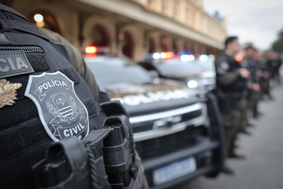 Homem é sequestrado após cair em golpe de aplicativo de namoro; três suspeitos são presos