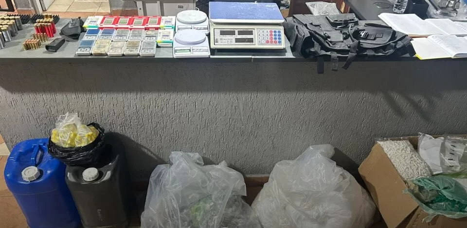 PM descobre laboratório de drogas e apreende mais de 22 kg de entorpecentes em Osasco