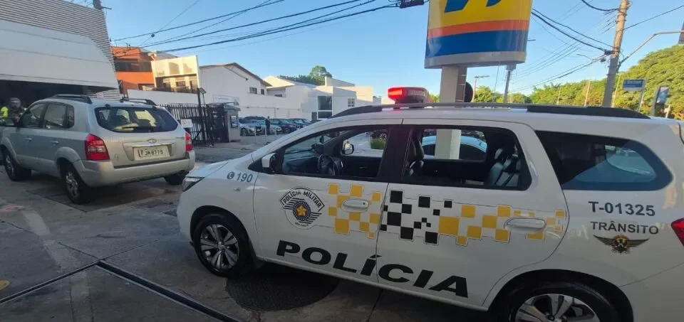 Carro com mais de R$ 260 mil em multas é apreendido na região central de São Paulo