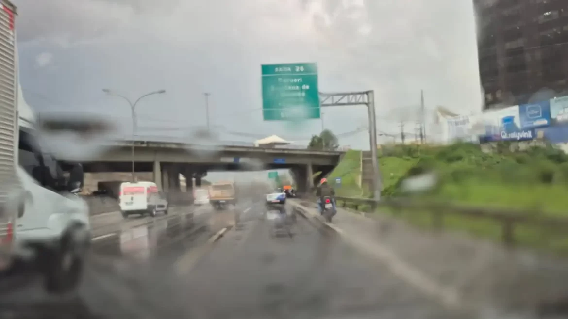 Tempo em SP tem sol e pancadas isoladas neste sábado com alerta para rajadas de vento