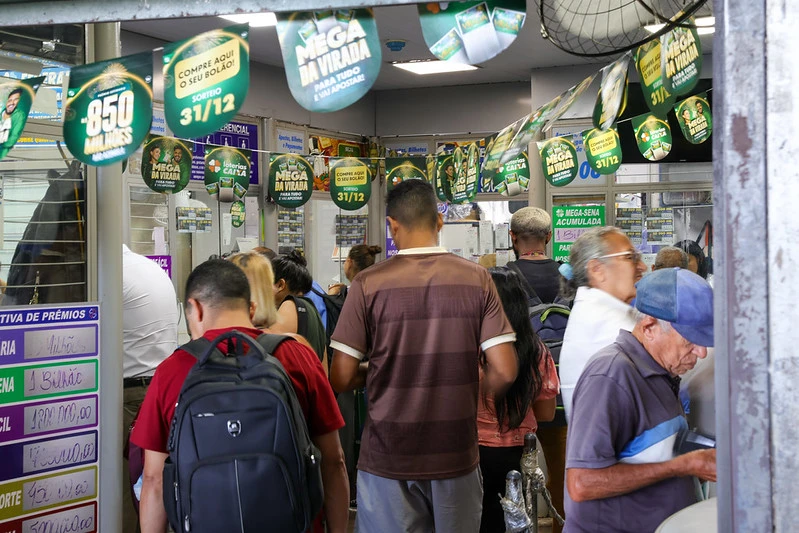 Mega-sena acumula e prêmio principal vai para R$ 130 milhões