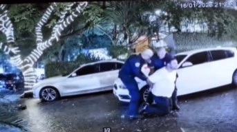 Dois médicos são mortos a tiros por colega em frente a restaurante em Alphaville, em Barueri