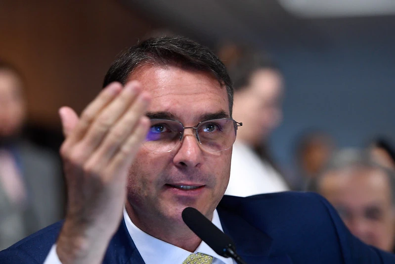 AtlasIntel: Lula e Flávio Bolsonaro empatam pela 1ª vez em eventual 2º turno