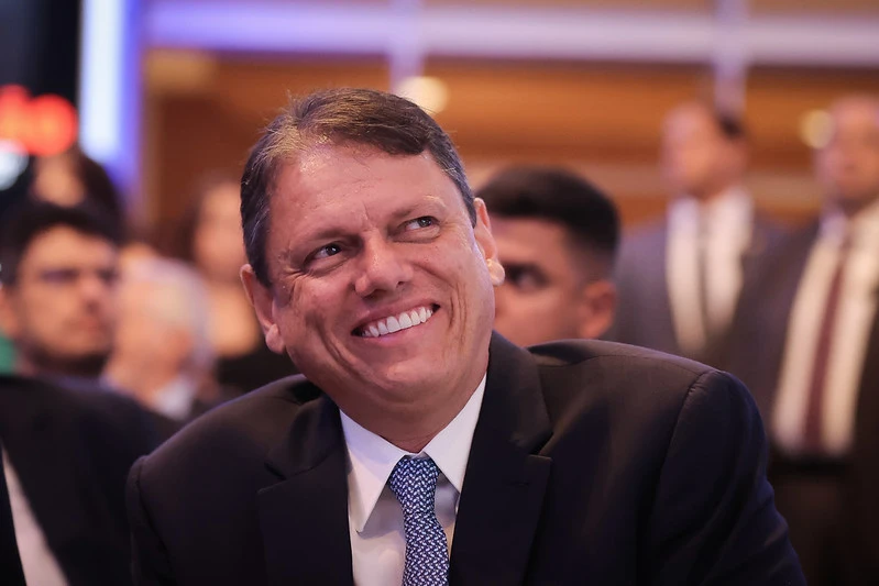 Aprovação de Tarcísio cresce em SP e chega a 45%, aponta Datafolha