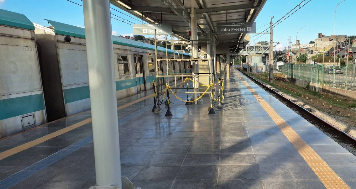 Passageiro é baleado após briga dentro de trem na Linha 8-Diamante em Jandira