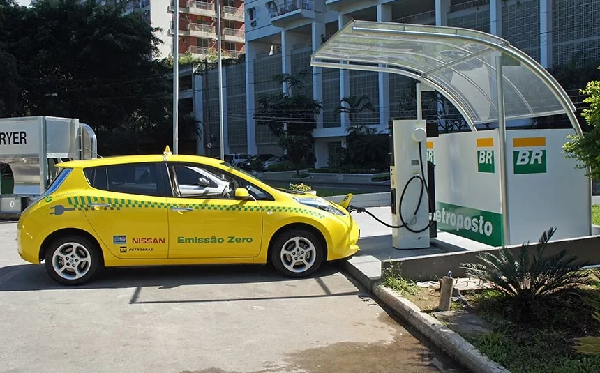Projeto que obriga instalação de postos de carregamento de carros elétricos em rodovias avança em SP
