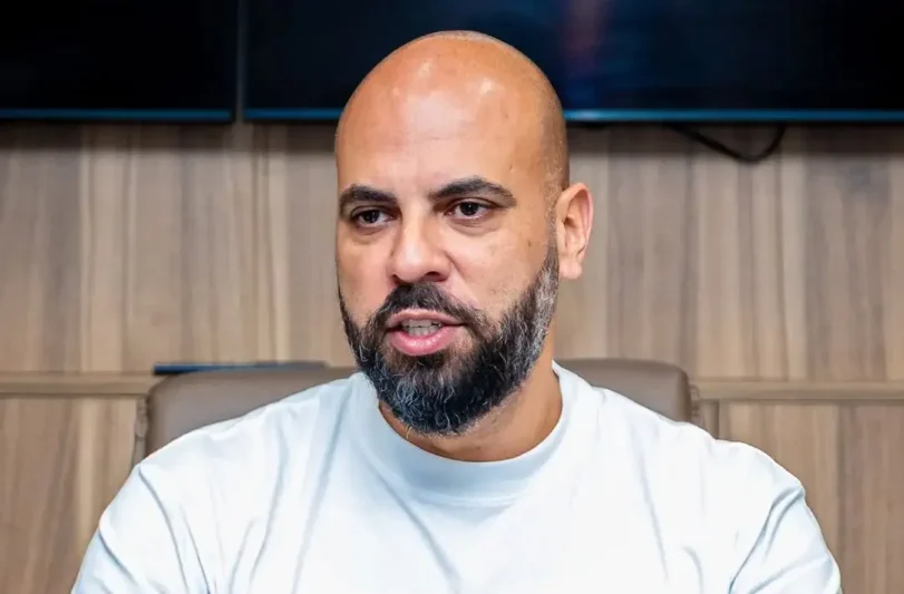 Prefeito de Osasco abre sindicância após denúncia de descarte de 40 mil livros