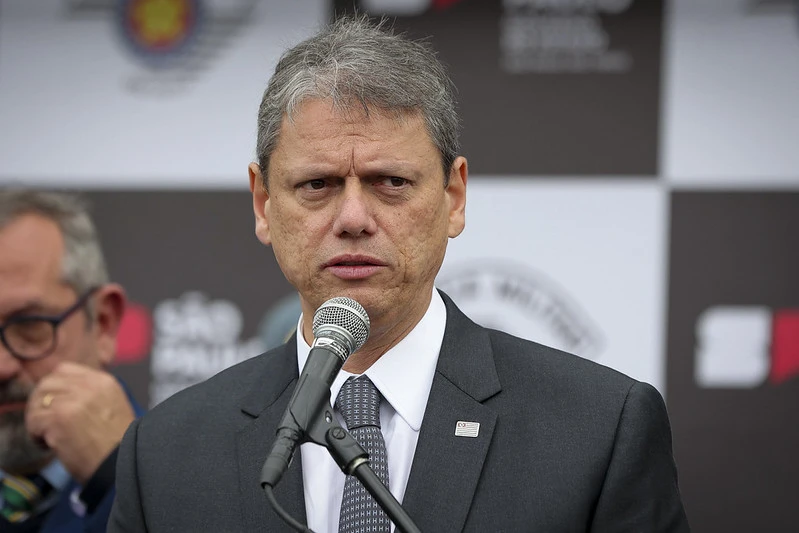 Tarcísio sanciona aumento de 10% para policiais em SP e impacto chega a R$ 1,7 bilhão
