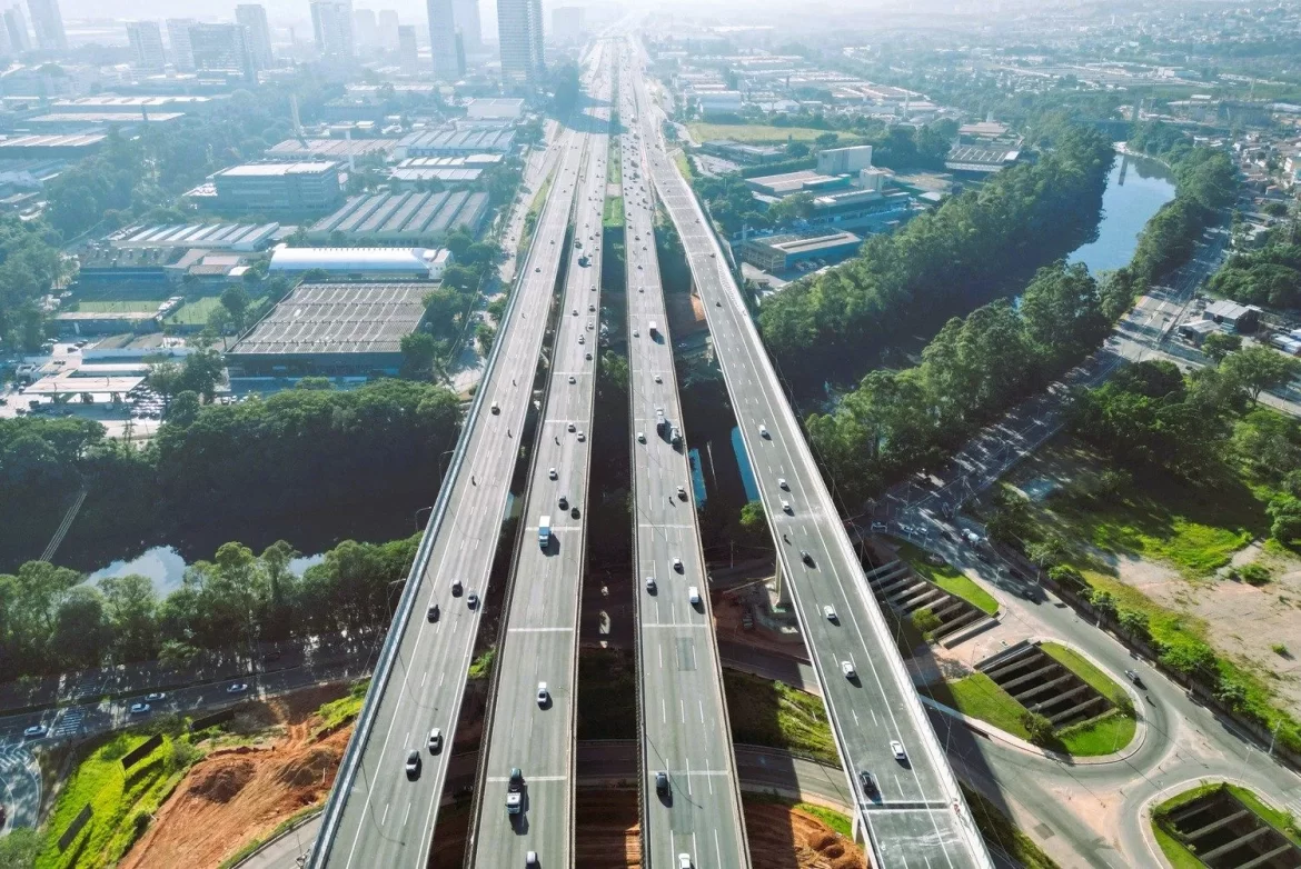 Mais de 1,3 milhão de veículos circulam pela Castello Branco na Páscoa